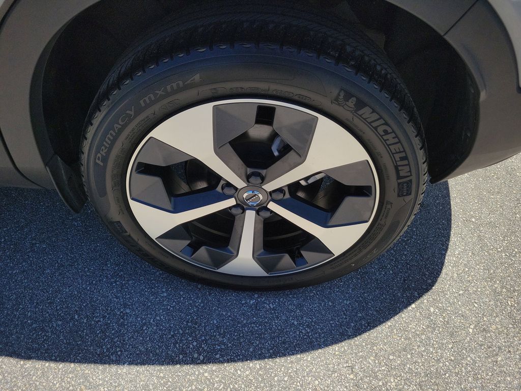 2024 Volvo XC40 Plus - Photo 9