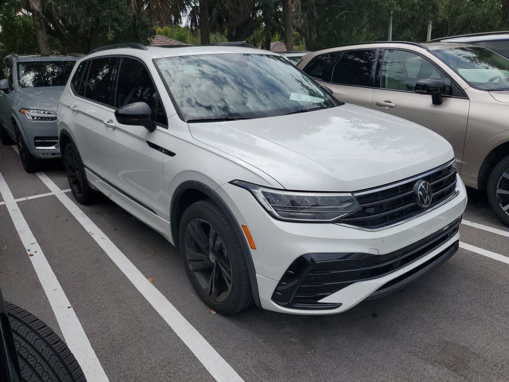 2023 Volkswagen Tiguan 2.0T SE R-Line Black's photo