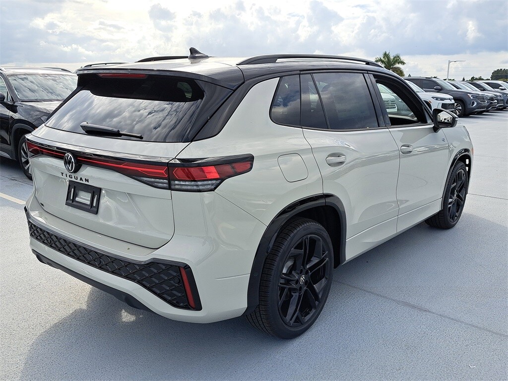 New 2026 Volkswagen Tiguan 2.0T SE SUV