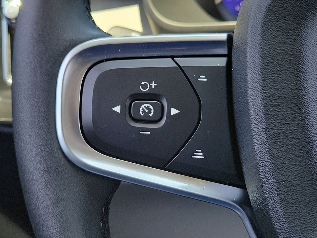 2024 Volvo XC40 Plus - Photo 24