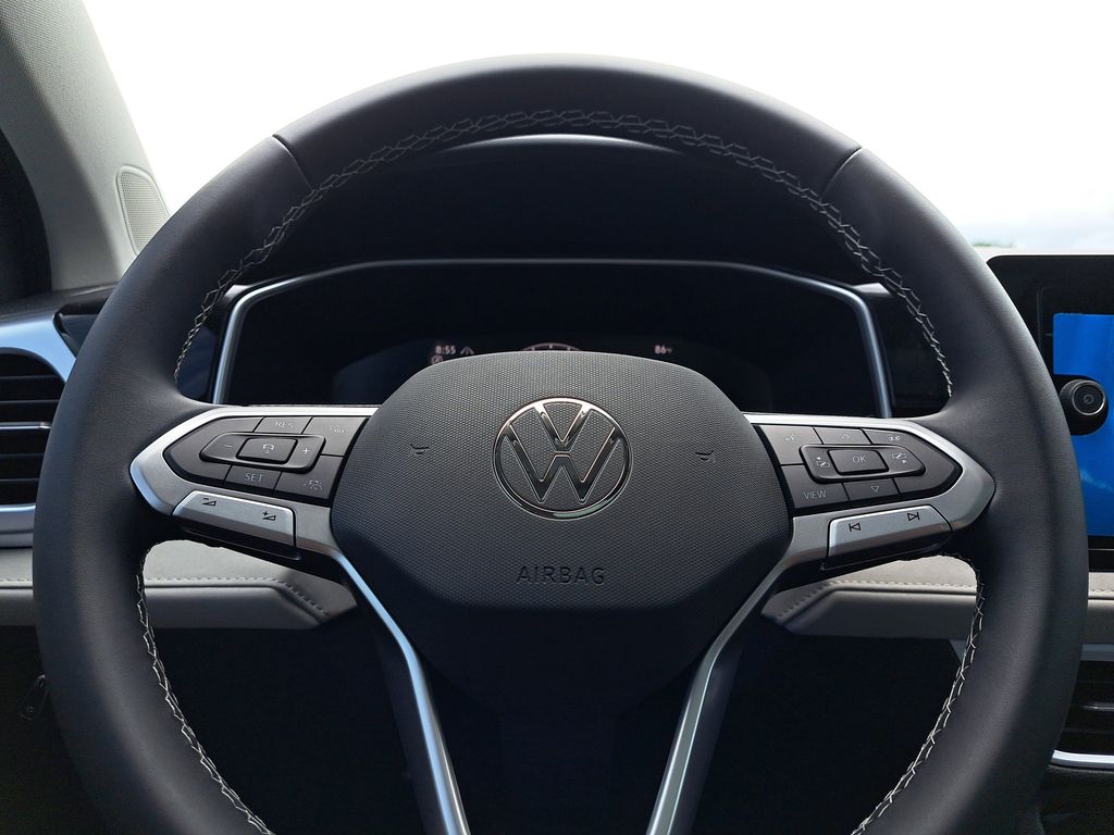 2025 Volkswagen Taos SE - Photo 23