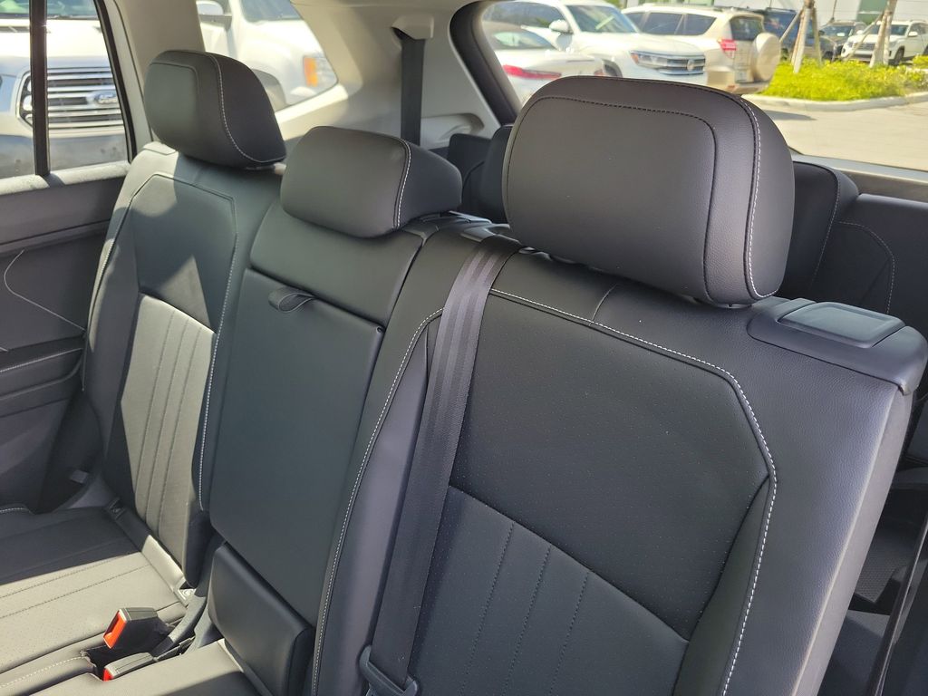 2023 Volkswagen Tiguan SE - Photo 11