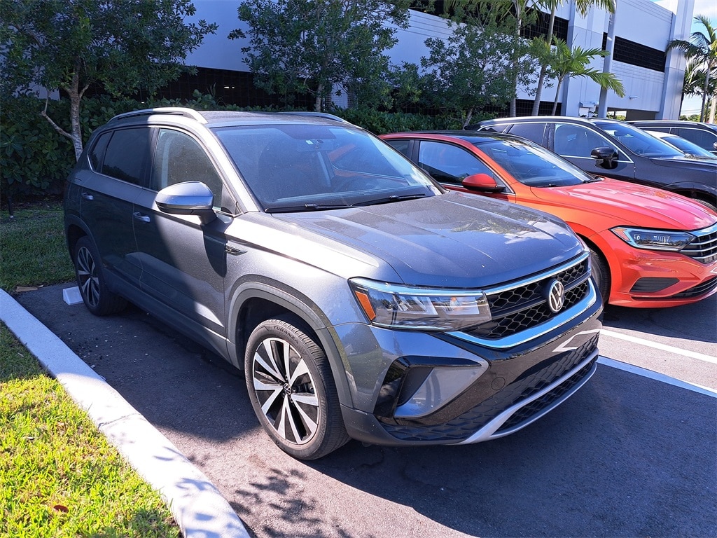 2022 Volkswagen Taos SE's photo