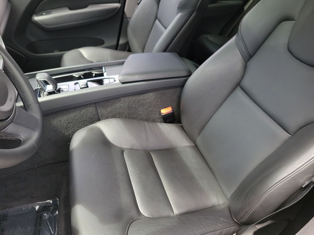 2024 Volvo XC60 Core - Photo 21