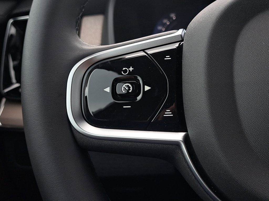 2026 Volvo XC90 Plus - Photo 25