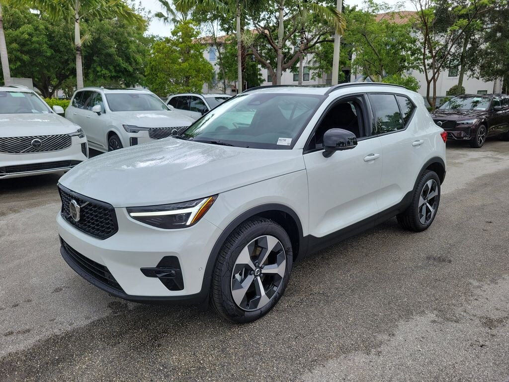 New 2026 Volvo XC40 B5 Plus SUV