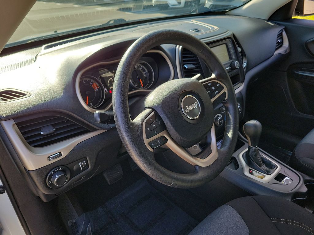 2016 Jeep Cherokee Sport - Photo 19