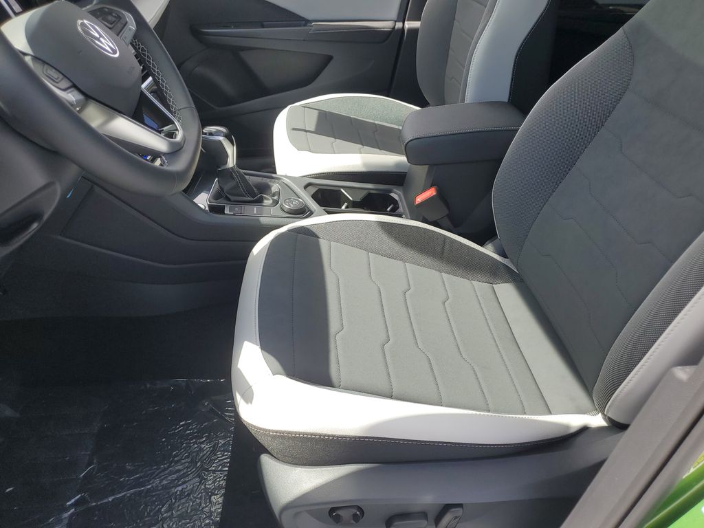 2025 Volkswagen Taos SE - Photo 23