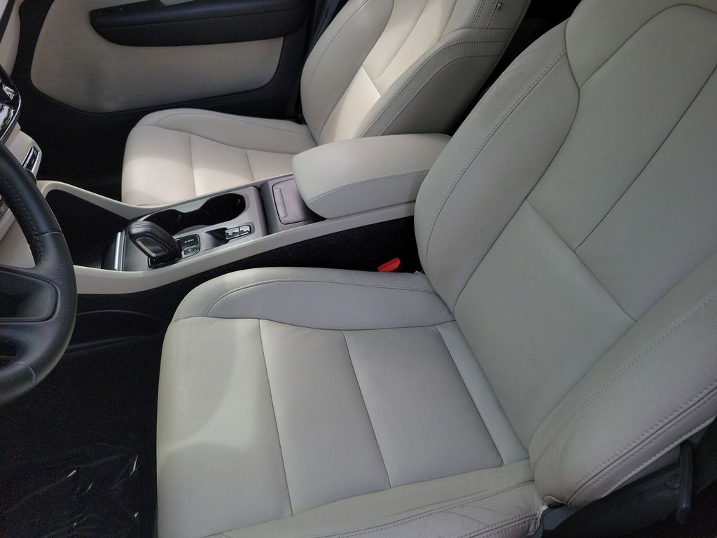 2019 Volvo XC40 Momentum - Photo 21