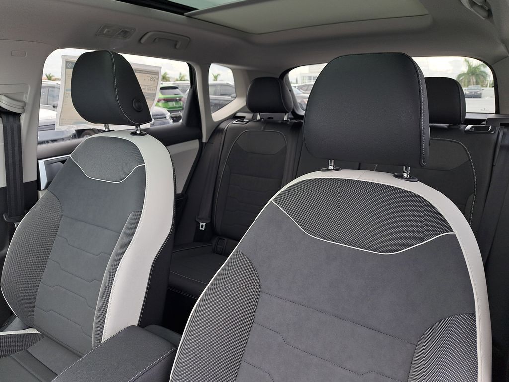 2025 Volkswagen Taos SE - Photo 19