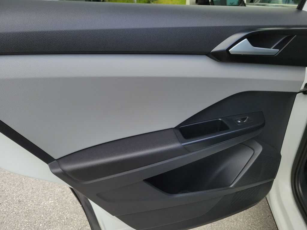 2023 Volkswagen Taos SE - Photo 9