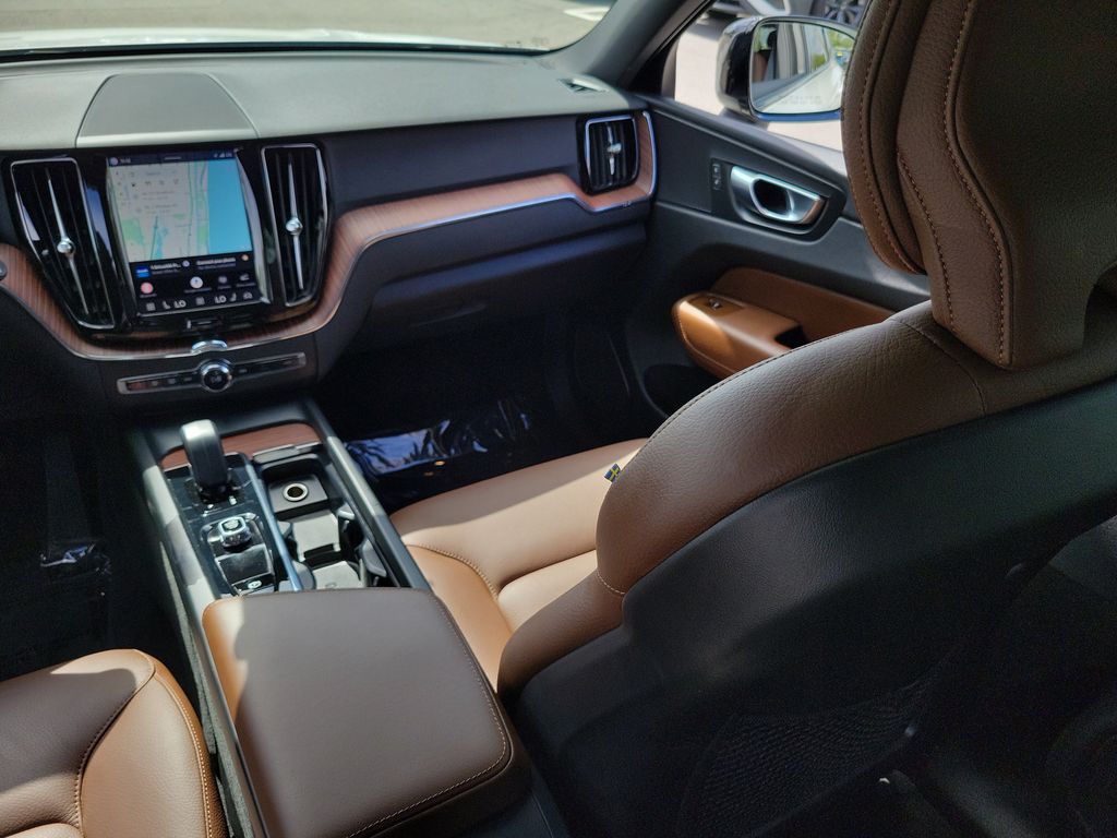 2024 Volvo XC60 Plus - Photo 16
