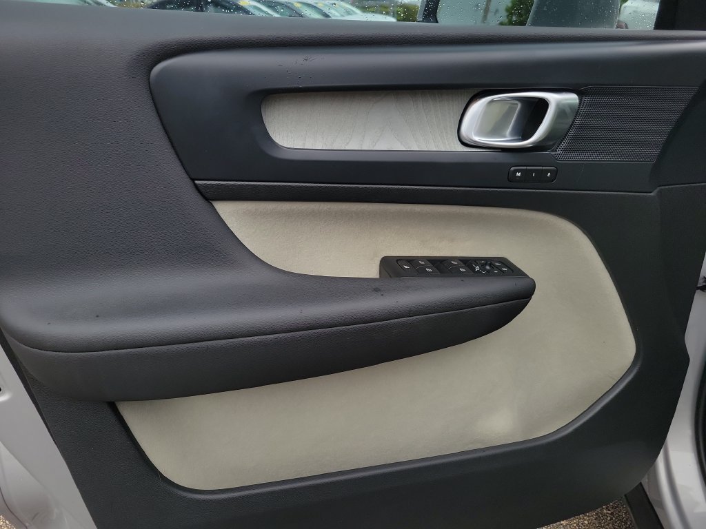 2024 Volvo XC40 Plus - Photo 17