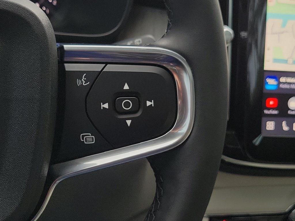 2024 Volvo XC40 Plus - Photo 25