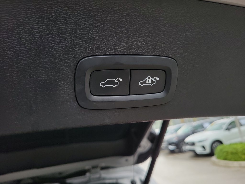 2024 Volvo XC40 Plus - Photo 8