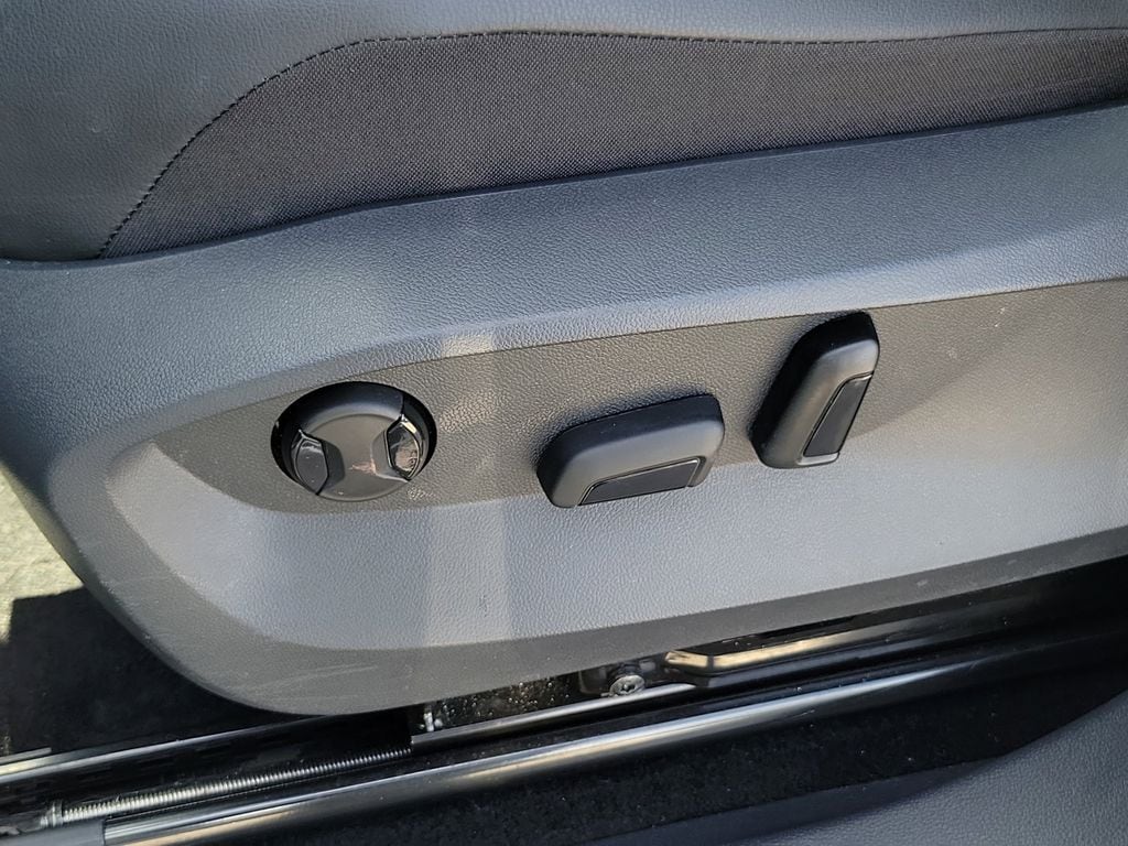 2023 Volkswagen Tiguan SE - Photo 22