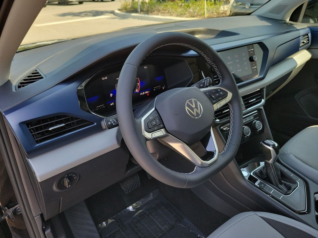 2023 Volkswagen Taos SE - Photo 18