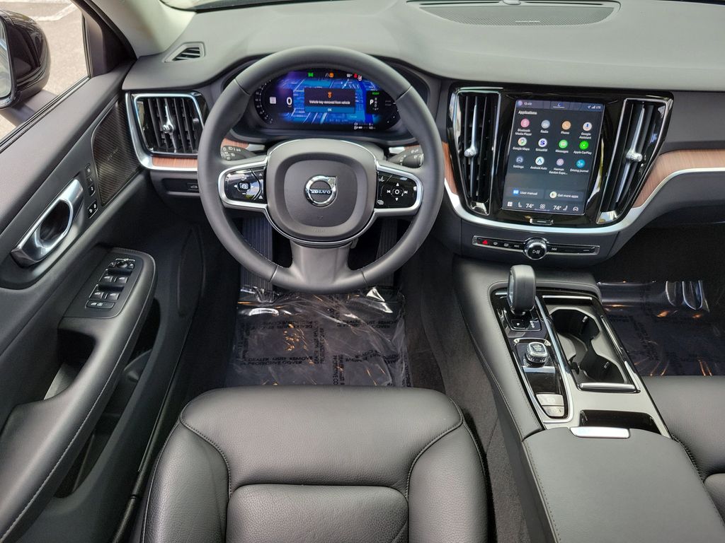 2024 Volvo S60 Plus - Photo 13