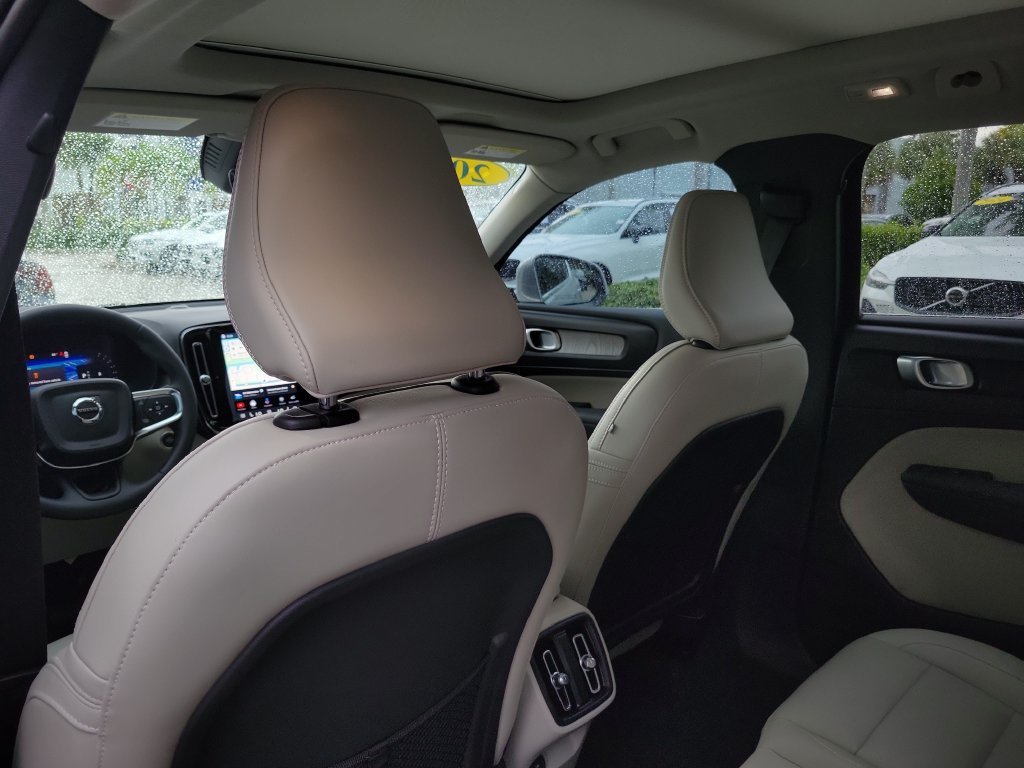 2024 Volvo XC40 Plus - Photo 13