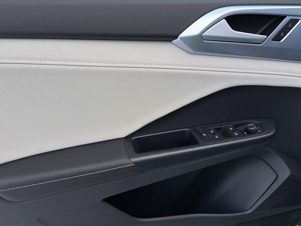 2025 Volkswagen Taos SE - Photo 15