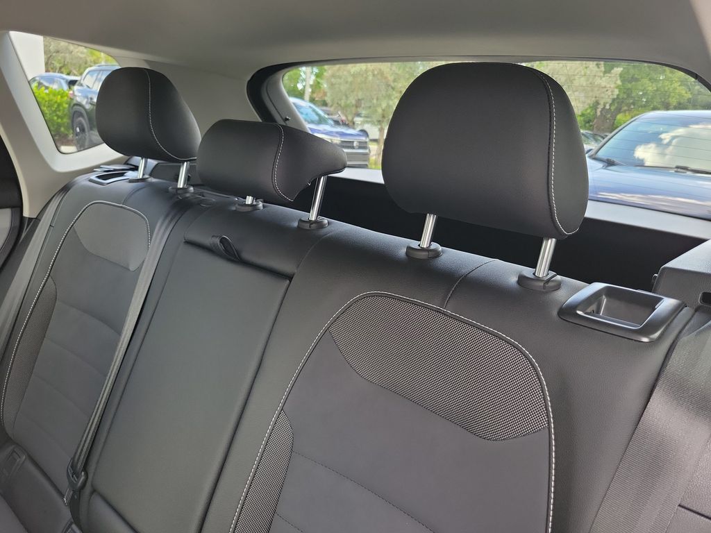 2023 Volkswagen Taos SE - Photo 10