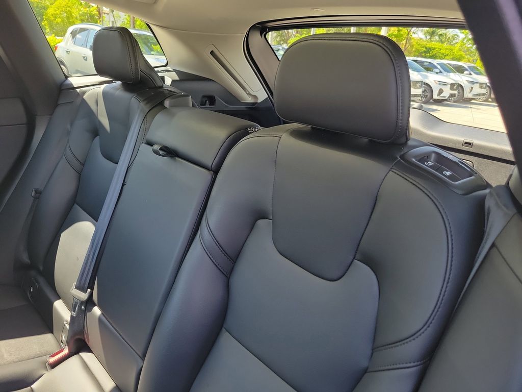 2024 Volvo XC60 Core - Photo 11