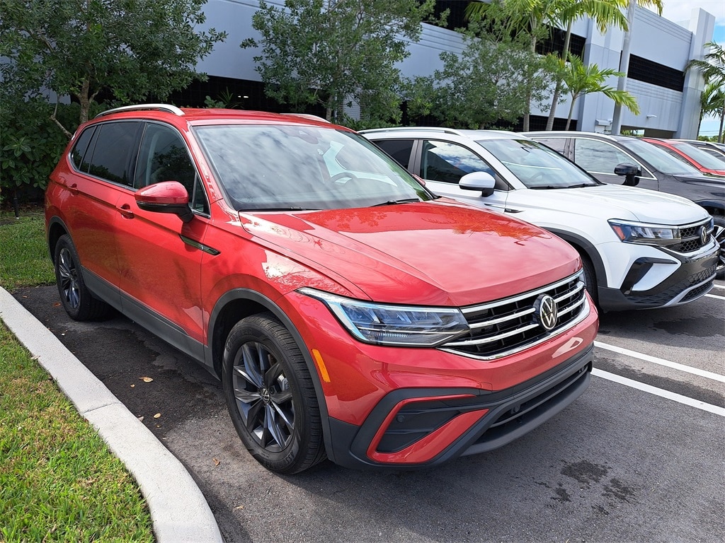 2023 Volkswagen Tiguan SE's photo