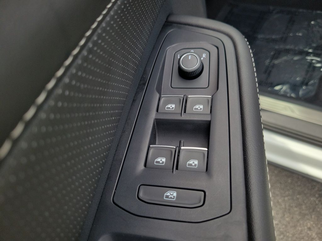2024 Volkswagen Atlas SE w/Tech - Photo 19