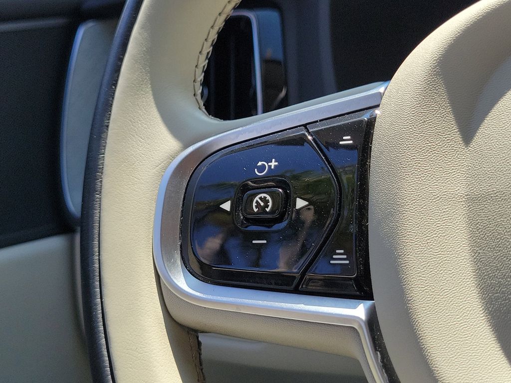 2025 Volvo XC60 Plus - Photo 24