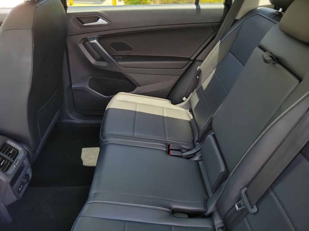 2021 Volkswagen Tiguan SE - Photo 21