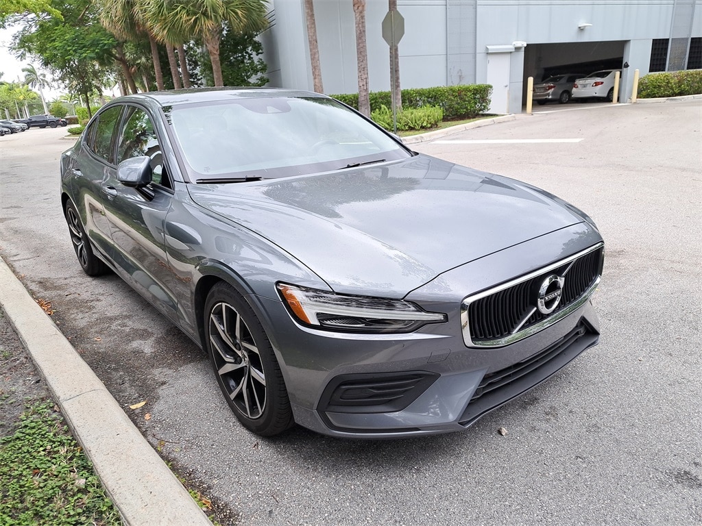 2020 Volvo S60 Momentum's photo