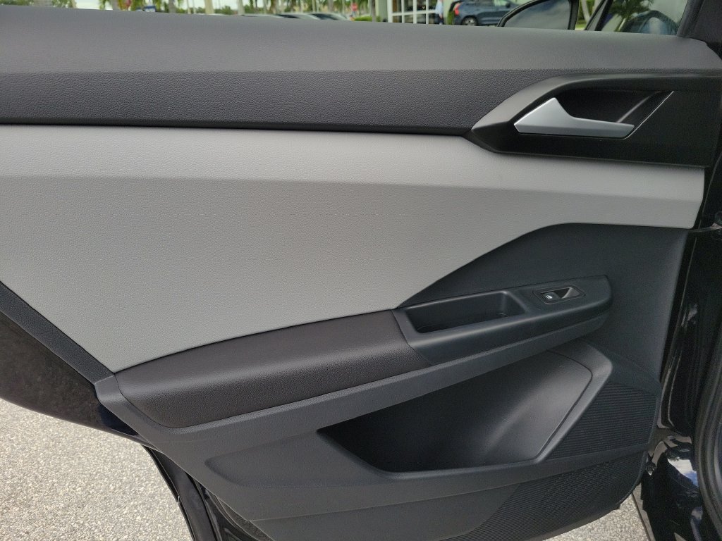 2023 Volkswagen Taos SE - Photo 9