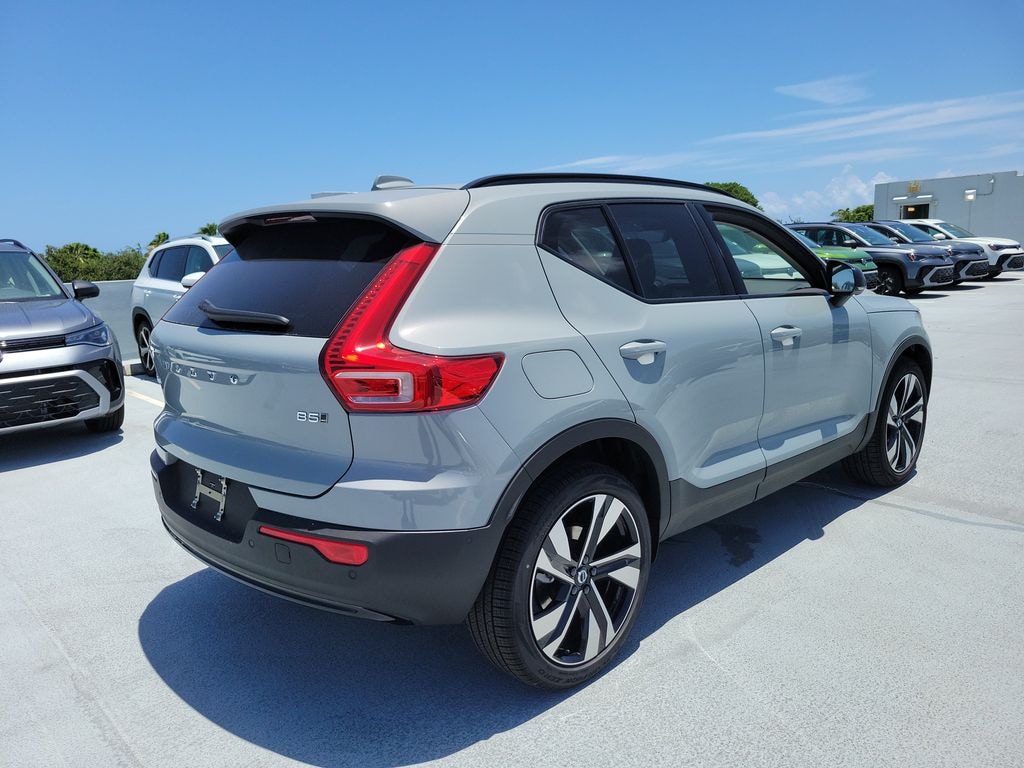 New 2026 Volvo XC40 B5 Ultra SUV
