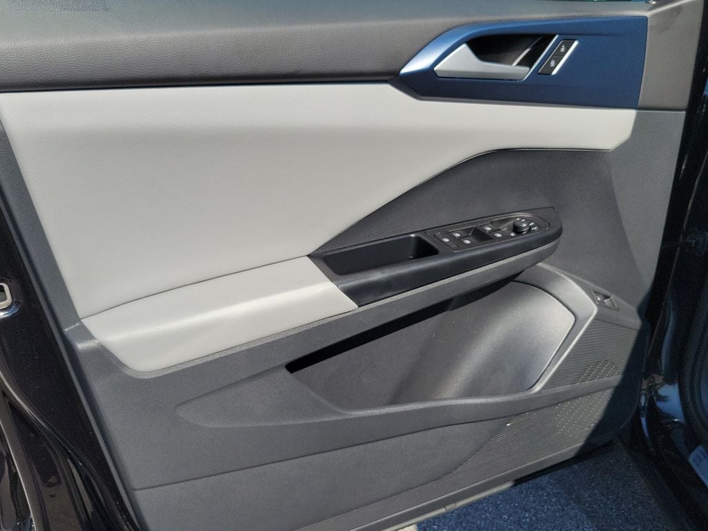 2023 Volkswagen Taos SE - Photo 15