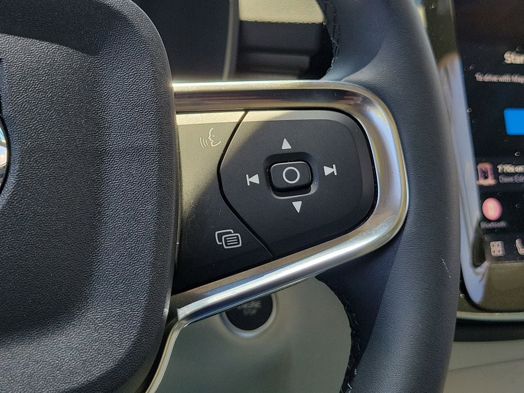 2023 Volvo XC40 Plus - Photo 25