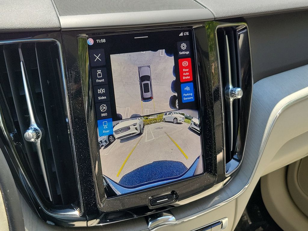 2025 Volvo XC60 Plus - Photo 29
