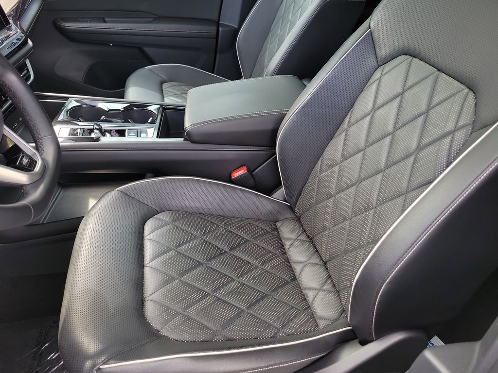 2024 Volkswagen Atlas SEL Premium R-Line - Photo 23