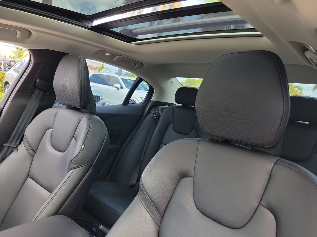 2024 Volvo S60 Plus - Photo 19