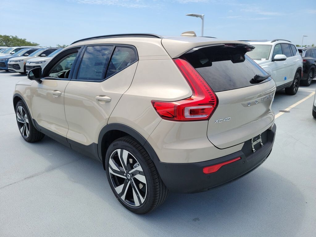 New 2026 Volvo XC40 B5 Plus SUV