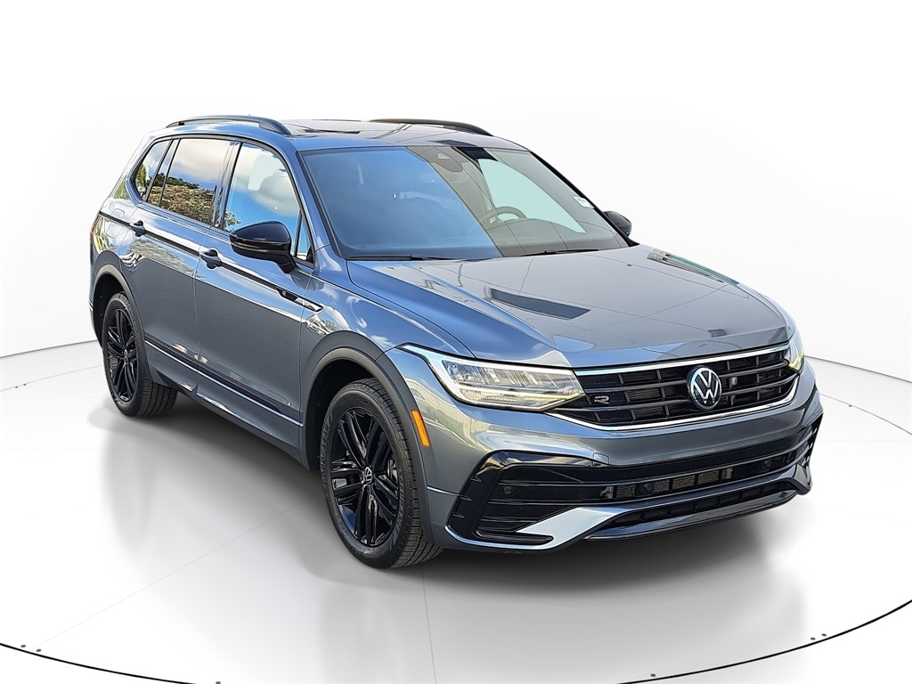 2022 Volkswagen Tiguan SE R-LINE BLACK's photo