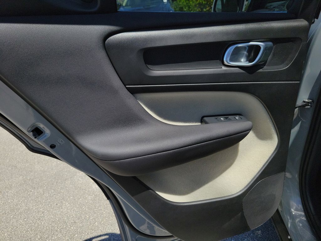 2024 Volvo XC40 Plus - Photo 10
