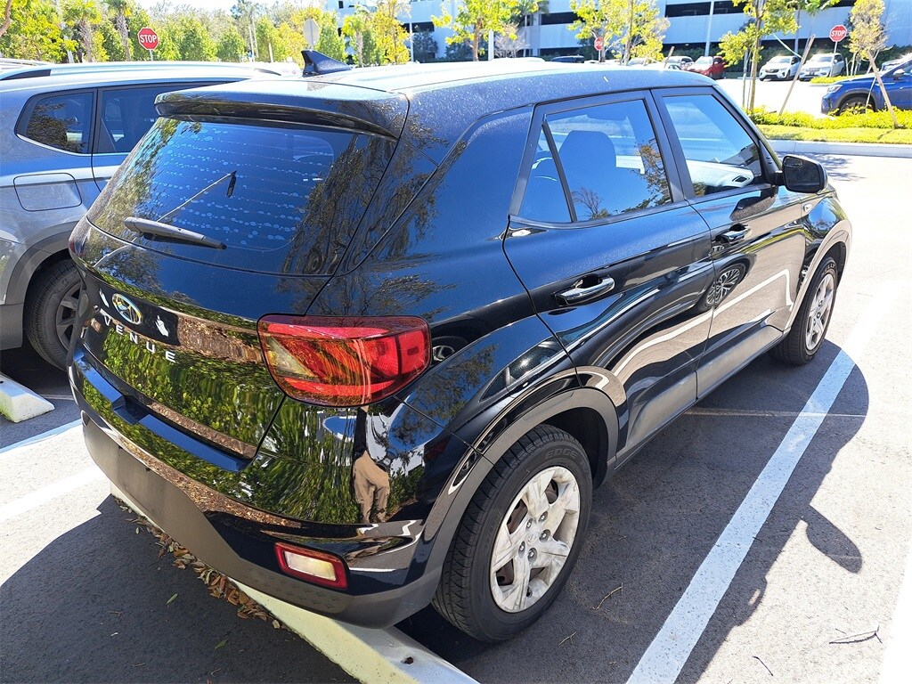 Used 2020 Hyundai Venue SE SUV
