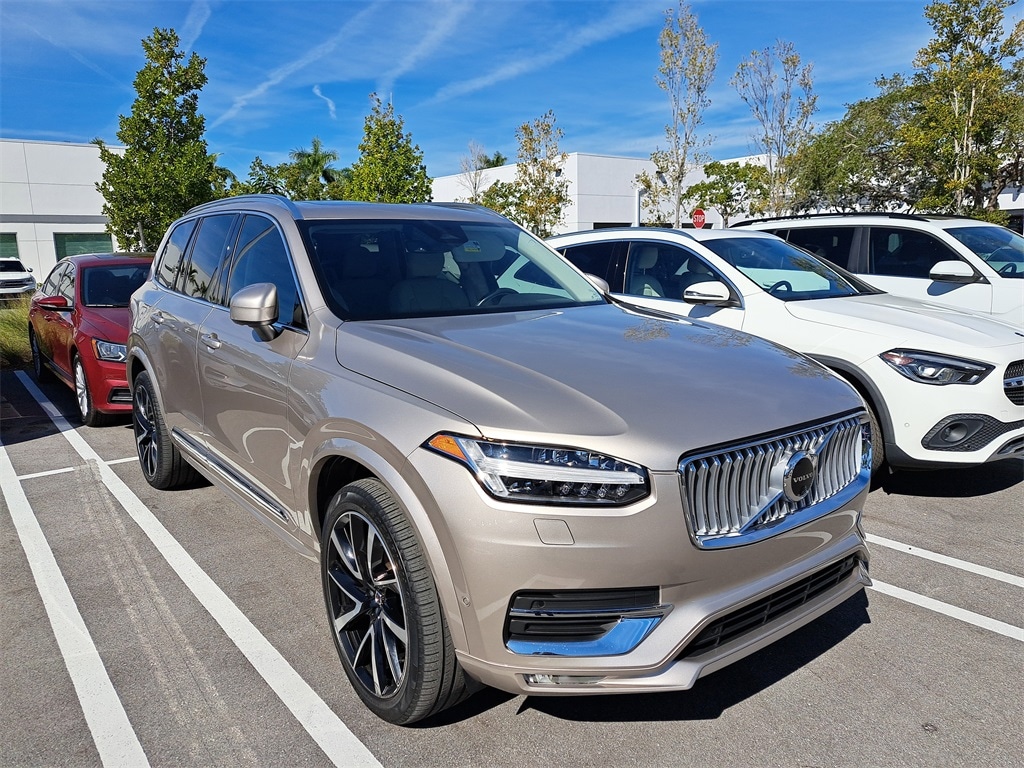 2023 Volvo XC90 Plus's photo