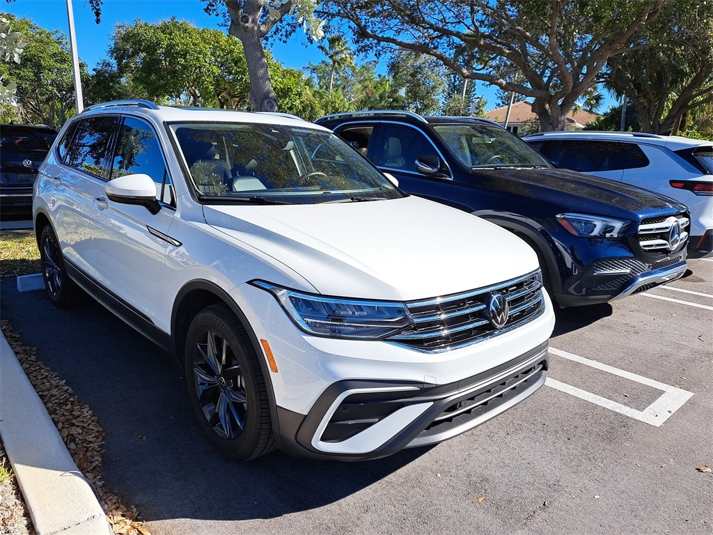 2022 Volkswagen Tiguan SE's photo