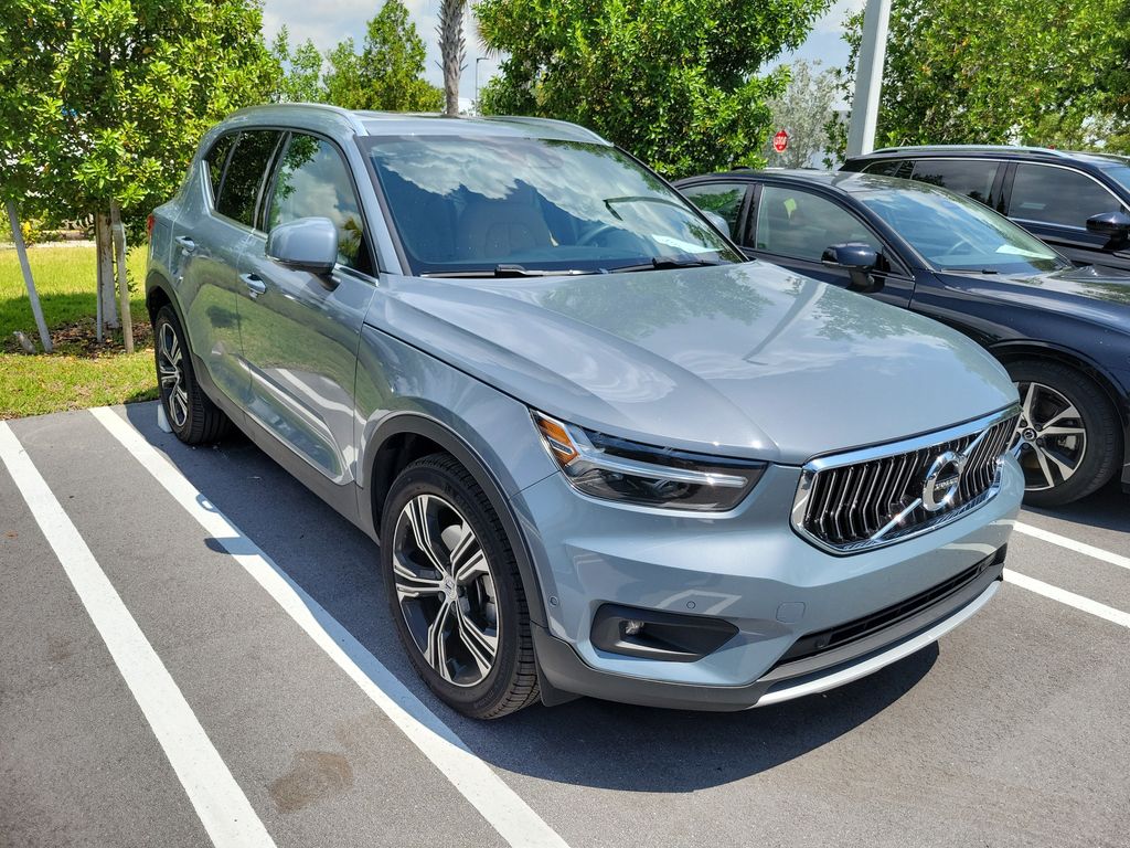 2022 Volvo XC40 T4 Inscription's photo