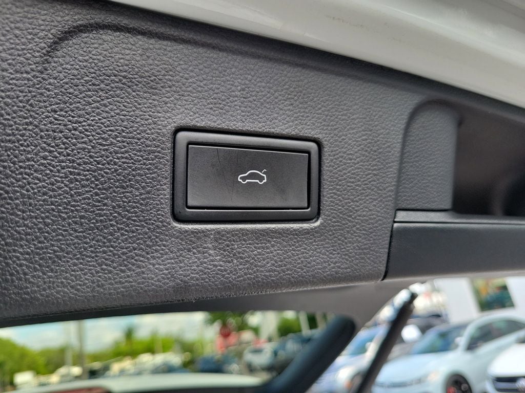 2021 Volkswagen Atlas SE w/Tech - Photo 8