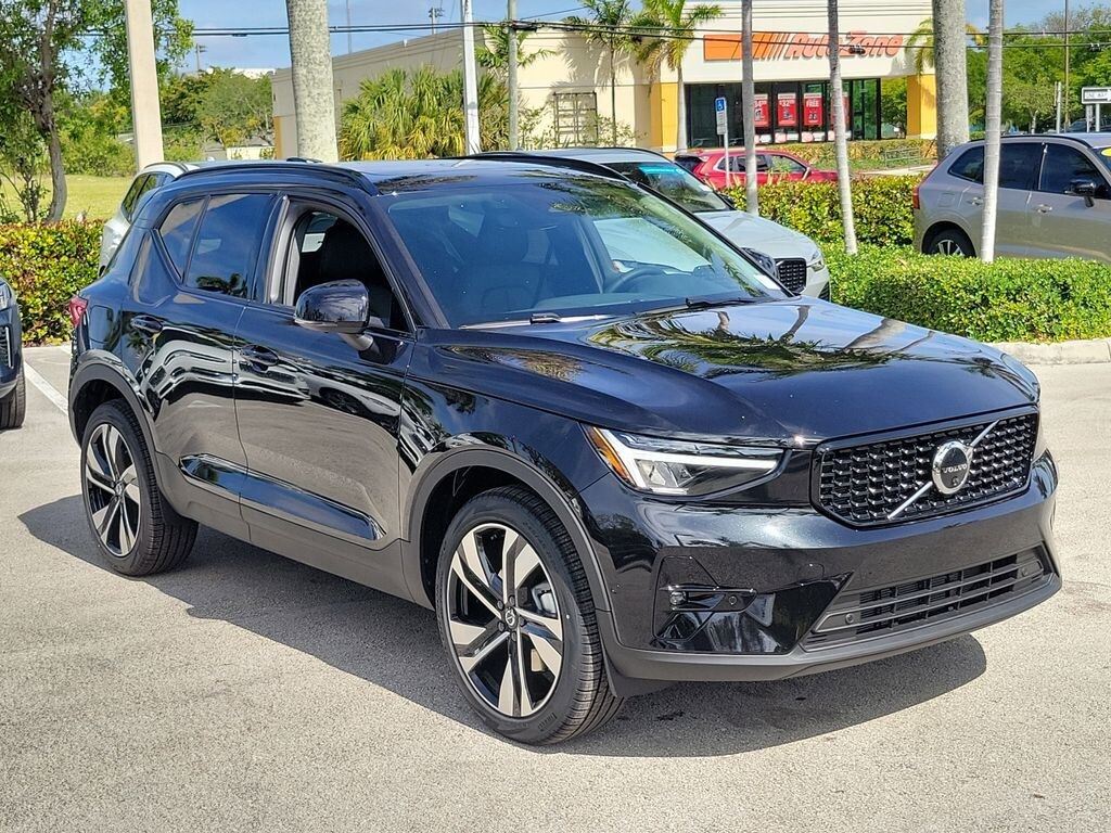 New 2026 Volvo XC40 B5 Plus SUV