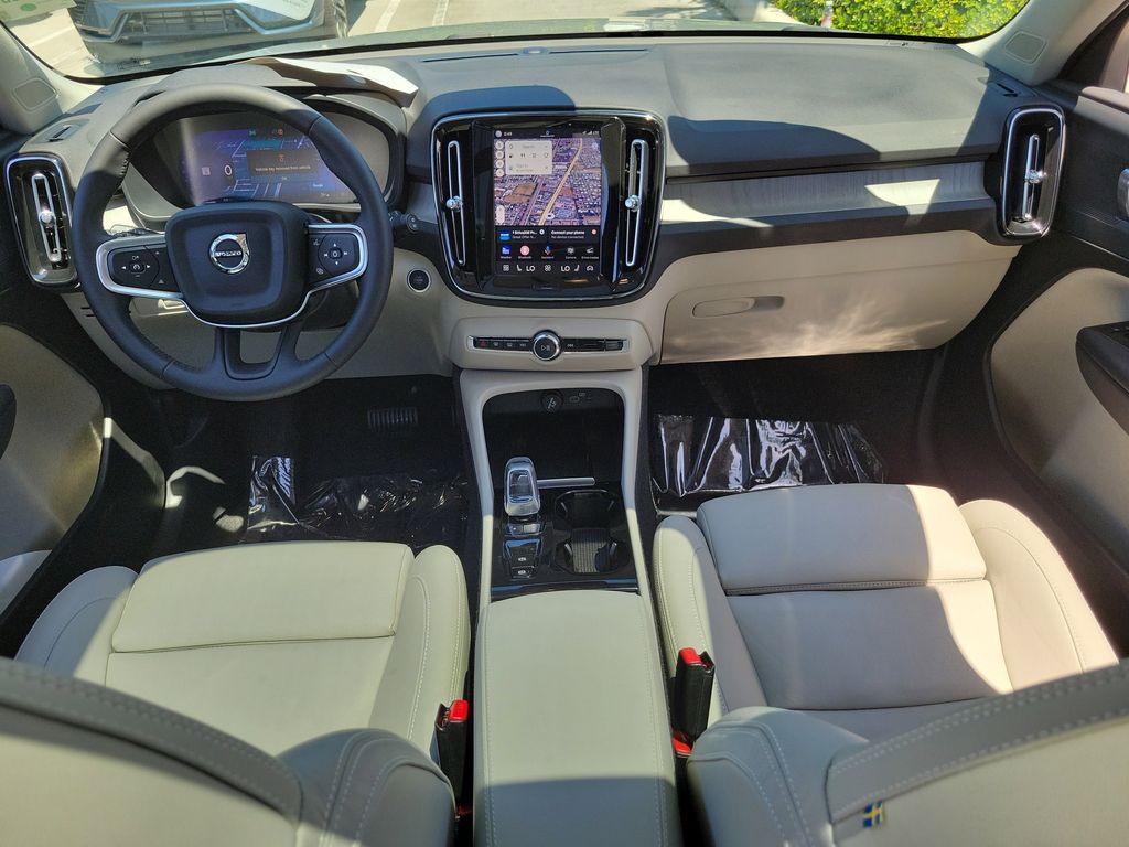 2024 Volvo XC40 Plus - Photo 15