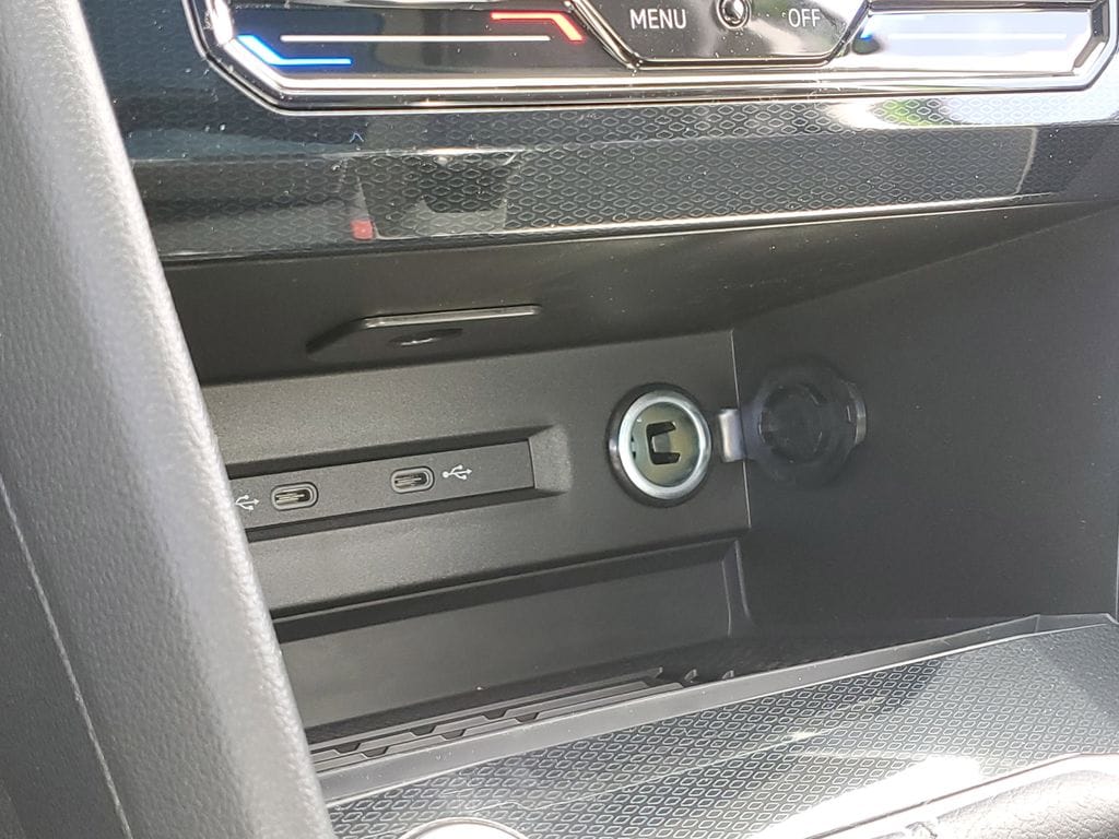 2025 Volkswagen Taos SE - Photo 32