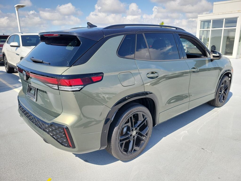 New 2026 Volkswagen Tiguan SE R-Line Black SUV